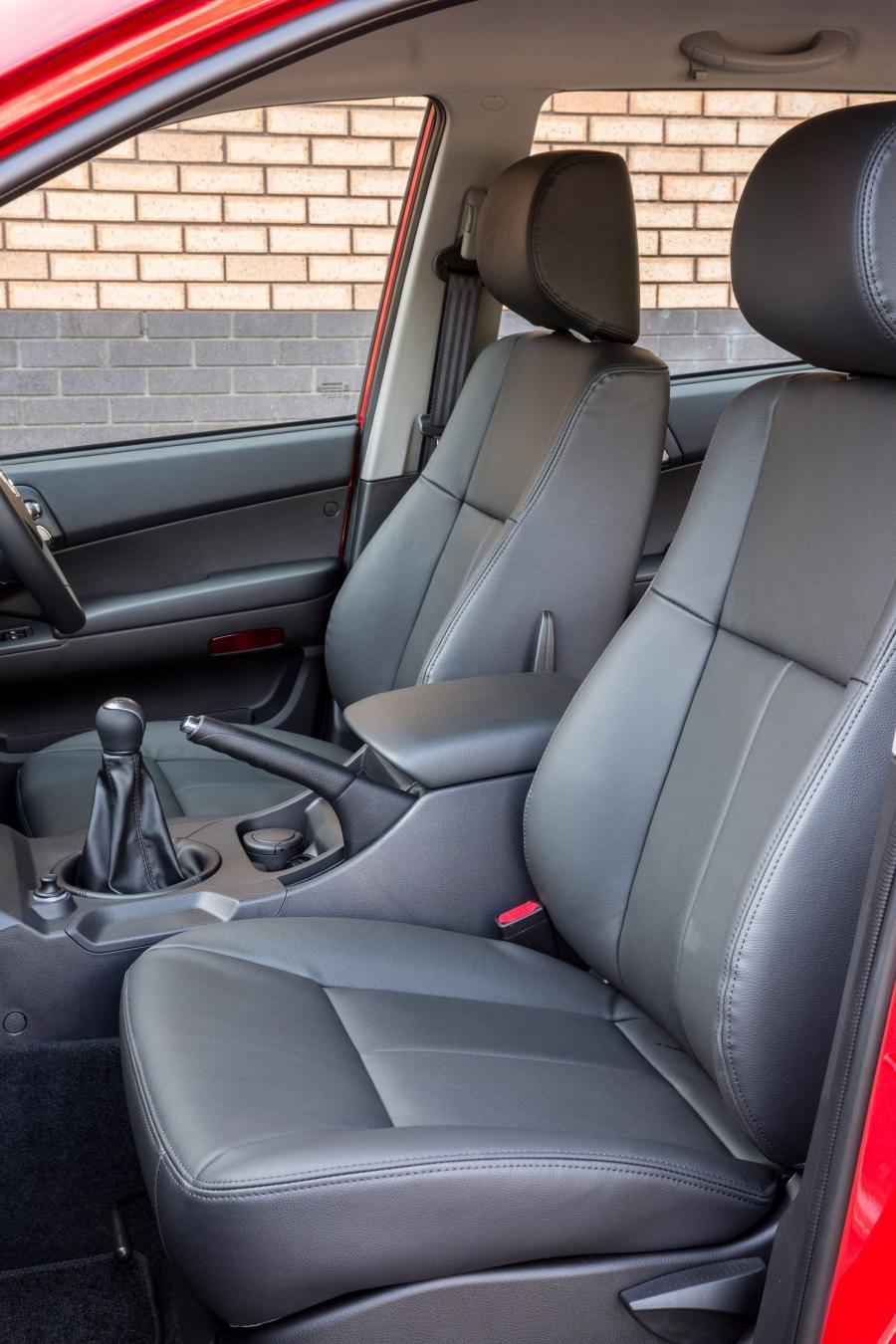 Интерьер SsangYong Musso Pick-up 2016 года  (фото 14 из 15)